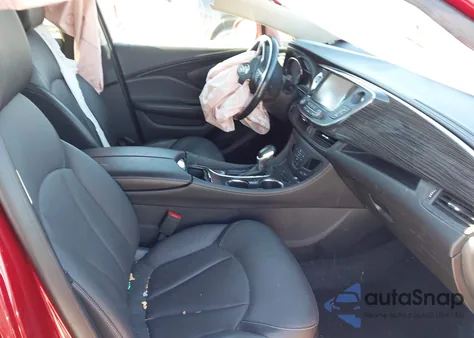 2017 Buick Envision Essence z USA, uszkodzony, nr VIN LRBFXDSA7HD123140